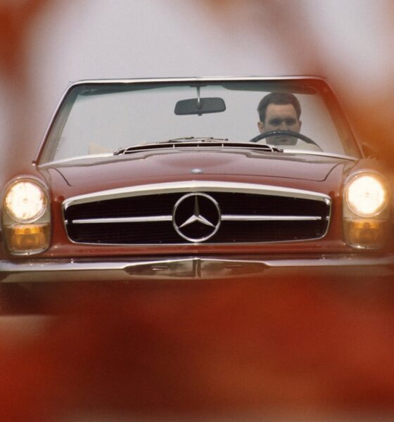 Mercedes Benz 230 SL Roadster de 1963 couleur bordeaux