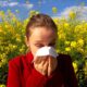 Femme qui est allergique au pollen