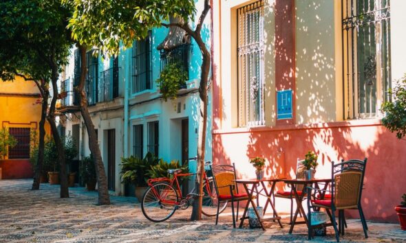 quartier santa cruz seville johan mouchet unsplash
