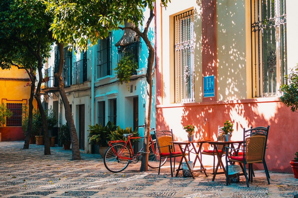 quartier santa cruz seville johan mouchet unsplash
