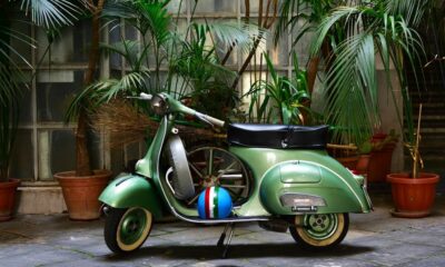Scooter vert et vintage Vespa