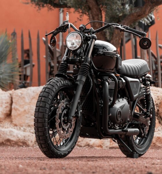 Triumph Bonneville T120 Black Classic transformée par l'atelier FCR ORIGINAL