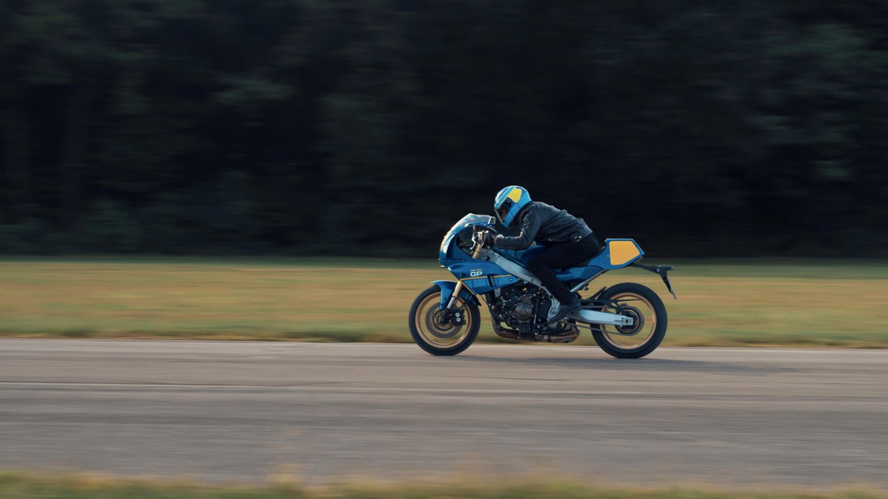 yamaha xsr 900 gp legend blue 2027 4