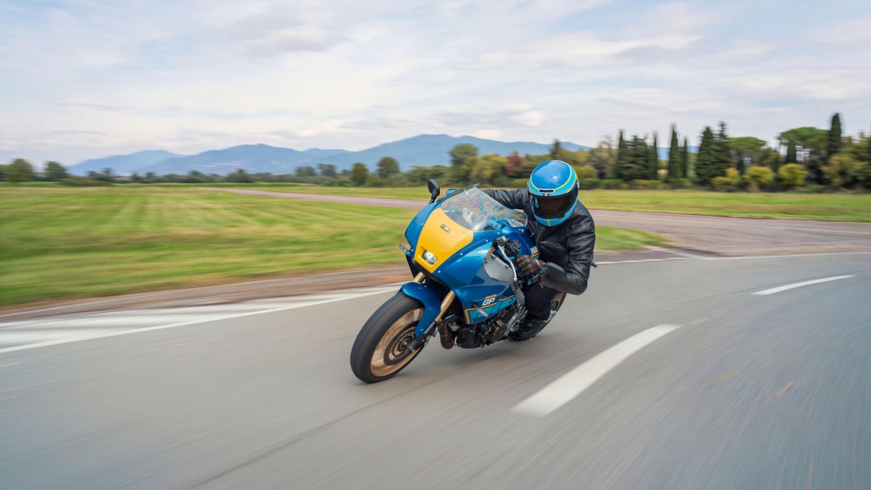 yamaha xsr 900 gp legend blue 2027 9